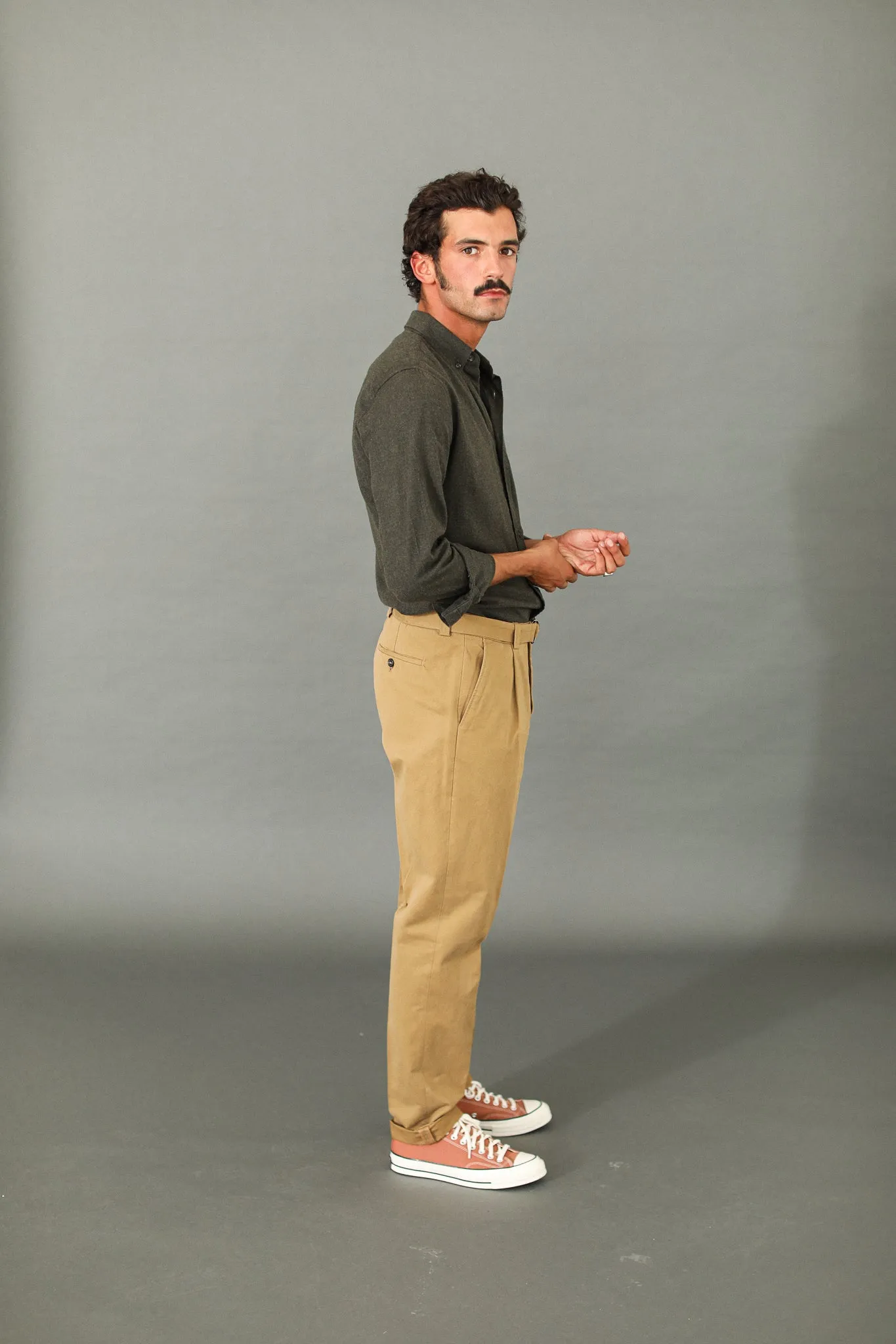 Chino Militaire à Pince Camel