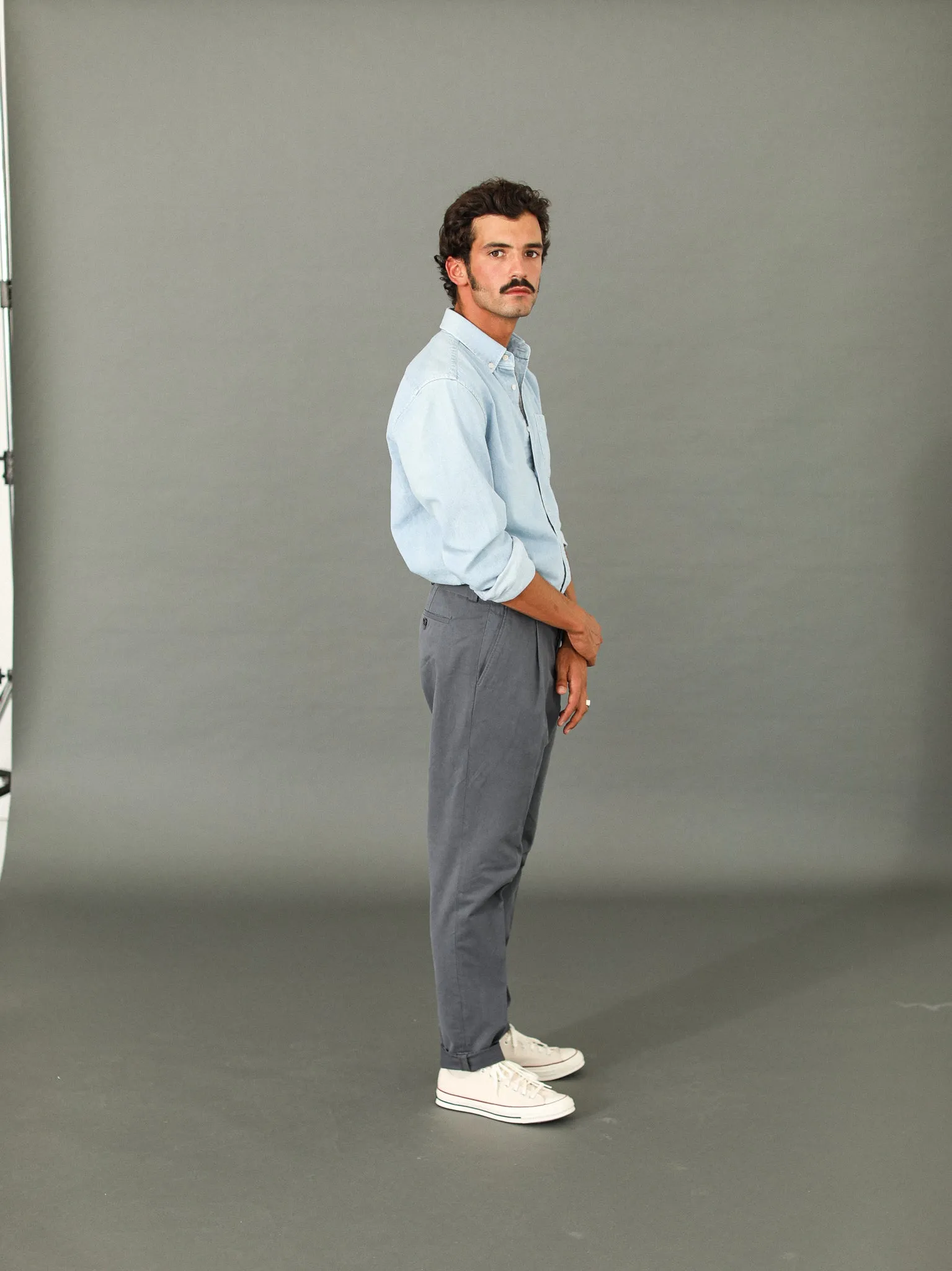 Chino Militaire à Pince Gris