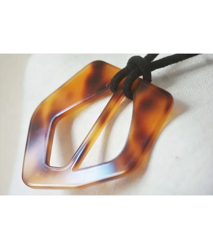 COLLIER CORDAGE NOIR BOUCLE XXL RESINE TENDANCE ACETATE  ECAILLE CAMEL