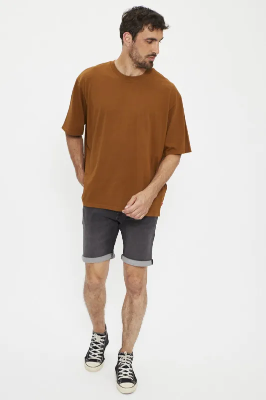 Short black denim délavé avec revers