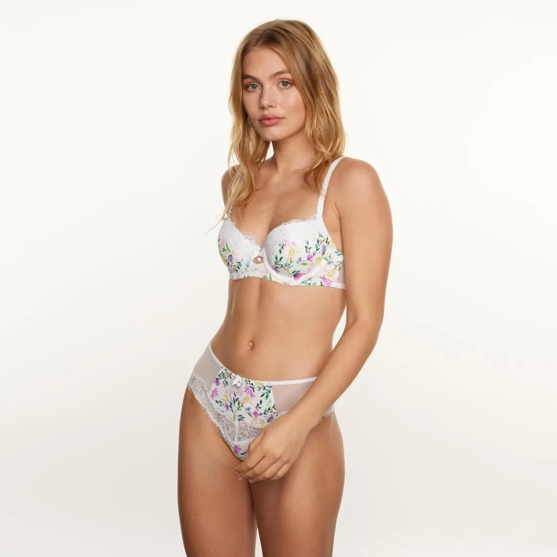 Soutien-gorge ampliforme coque moulée blanc | 3 Suisses