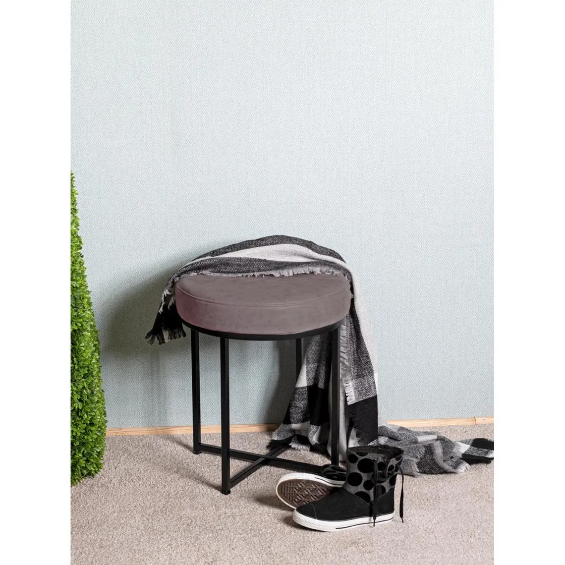 Tabouret noir en tube d'acier laqué | 3 Suisses